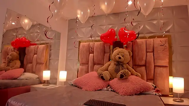 Snapshot of Paris_Velvet chatting on February 13, 10:39 pm Paris Velvet online show from February 13, 10:39 pm