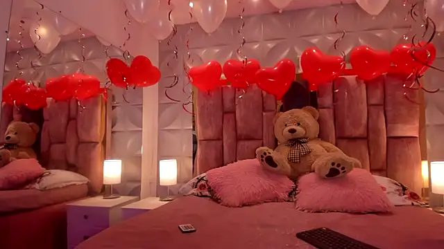 Snapshot of Paris_Velvet chatting on February 21, 12:00 am Paris Velvet online show from February 21, 12:00 am