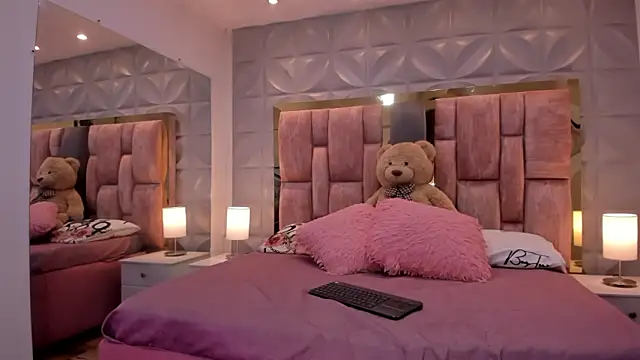 Paris Velvet online show from March 20, 10:58 pm