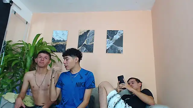 Snapshot of DesiresOfOlympus_ chatting on February 15, 8:16 pm DesiresOfOlympus online show from February 15, 8:16 pm