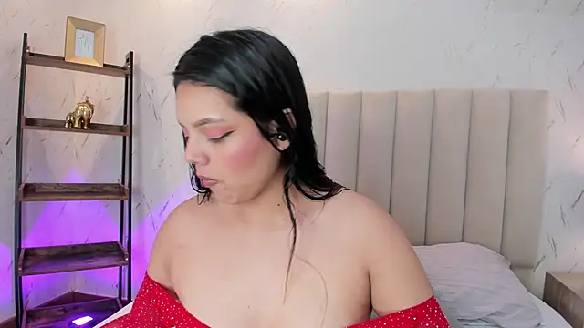 Snapshot of ViolettaRousee_ chatting on April 28, 9:42 pm ViolettaRousee online show from April 28, 9:42 pm