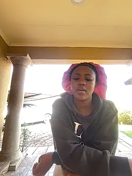 Snapshot of BankssWithTheBenz chatting on February 20, 6:37 am BankssWithTheBenz online show from February 20, 6:37 am