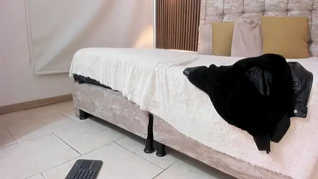 Lia Nova online show from February 22, 1:18 am