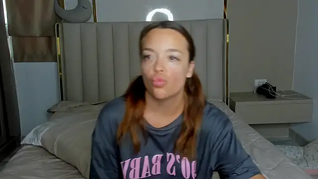 stellaa quenn online show from April 10, 12:05 am