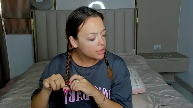 Snapshot of stellaa_quenn chatting on April 21, 12:12 am stellaa quenn online show from April 21, 12:12 am