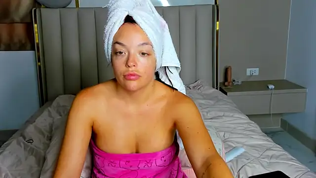Snapshot of stellaa_quenn chatting on July 2, 3:45 am stellaa quenn online show from July 2, 3:45 am