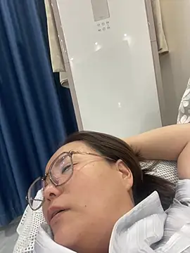 Youyou 12 online show from February 9, 1:26 pm