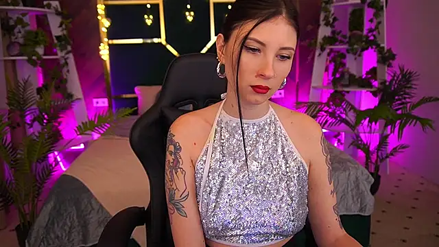 Snapshot of LunaaMay chatting on February 13, 10:44 am LunaaMay online show from February 13, 10:44 am