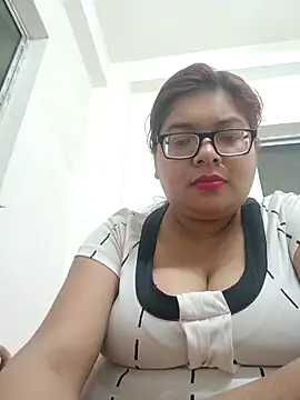 Elie Hallway online show from February 27, 5:57 pm