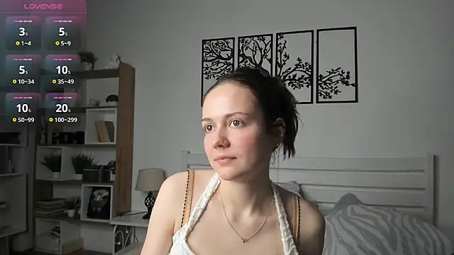 Snapshot of MalvinaTrafford chatting on February 4, 8:14 pm MalvinaTrafford online show from February 4, 8:14 pm