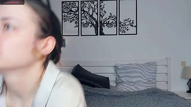 Snapshot of MalvinaTrafford chatting on February 15, 10:06 pm MalvinaTrafford online show from February 15, 10:06 pm