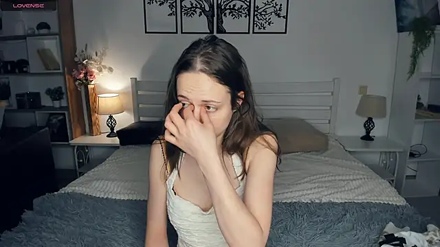 Snapshot of MalvinaTrafford chatting on February 21, 8:43 pm MalvinaTrafford online show from February 21, 8:43 pm