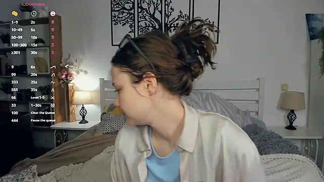 Snapshot of MalvinaTrafford chatting on March 1, 8:11 pm MalvinaTrafford online show from March 1, 8:11 pm