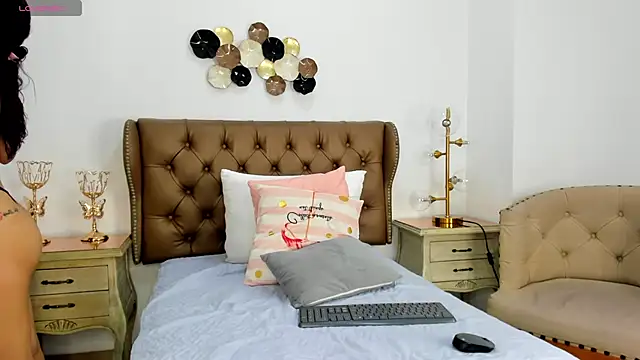 maria 09  online show from April 7, 6:41 pm