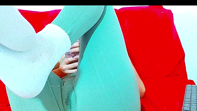 Snapshot of violletsweetie chatting on February 20, 6:41 pm violletsweetie online show from February 20, 6:41 pm