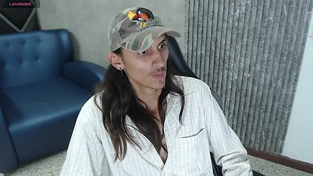 Snapshot of Noha-Smith chatting on February 10, 4:16 am Noha-Smith online show from February 10, 4:16 am