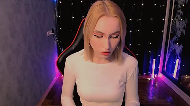 Snapshot of crybambi chatting on February 14, 8:11 am crybambi online show from February 14, 8:11 am