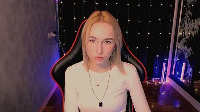 Snapshot of crybambi chatting on February 19, 9:49 am crybambi online show from February 19, 9:49 am