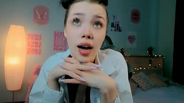 Snapshot of Vexnexe chatting on February 3, 6:40 am Vexnexe online show from February 3, 6:40 am