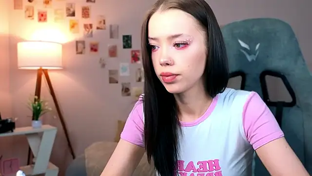 Snapshot of Vexnexe chatting on February 8, 8:01 pm Vexnexe online show from February 8, 8:01 pm