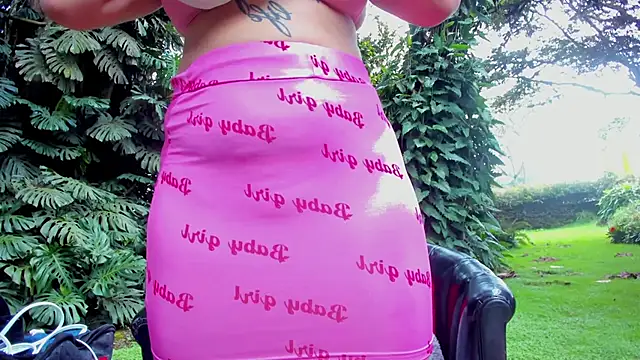 Snapshot of mia_inkk chatting on February 2, 6:39 pm mia inkk online show from February 2, 6:39 pm