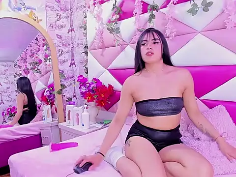 Snapshot of Aysha_Love_ chatting on February 6, 2:27 am Aysha Love online show from February 6, 2:27 am