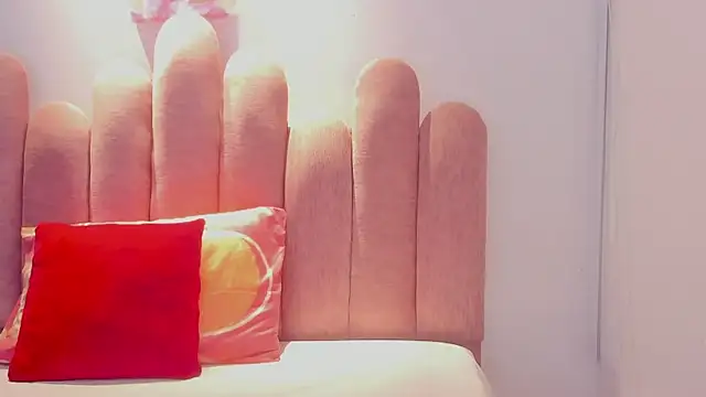Snapshot of SamanthaHill_ chatting on May 6, 8:14 pm SamanthaHill online show from May 6, 8:14 pm