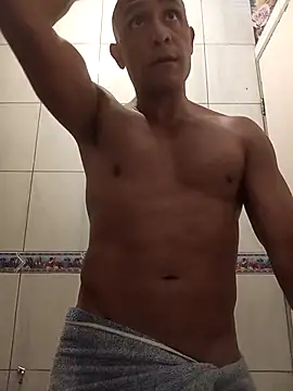 Snapshot of djmorenoo chatting on February 20, 9:37 pm djmorenoo online show from February 20, 9:37 pm