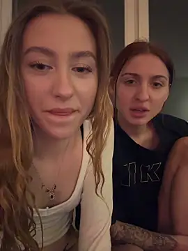 Snapshot of romyxxs chatting on February 3, 7:08 pm romyxxs online show from February 3, 7:08 pm