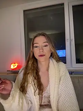 Snapshot of romyxxs chatting on February 6, 8:01 pm romyxxs online show from February 6, 8:01 pm