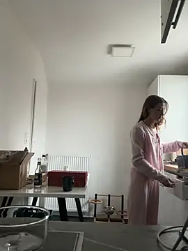 Snapshot of romyxxs chatting on February 8, 10:18 am romyxxs online show from February 8, 10:18 am