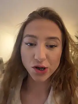 Snapshot of romyxxs chatting on February 24, 10:41 pm romyxxs online show from February 24, 10:41 pm