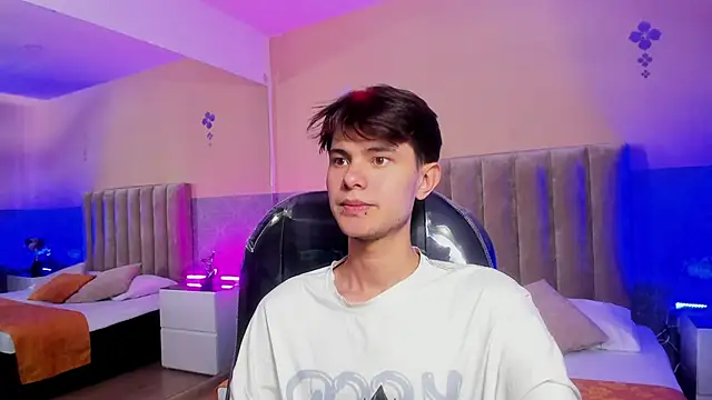 Derek Sinn online show from April 11, 8:02 pm