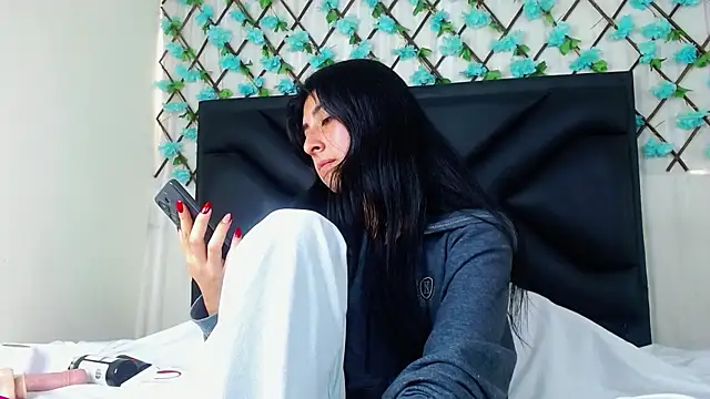 EmmaWilliamss4 online show from February 9, 4:22 pm