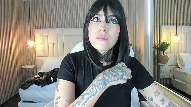 Snapshot of Ravenn21x chatting on February 27, 11:32 am Ravenn21x online show from February 27, 11:32 am