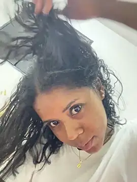 Snapshot of LIA_PARKERR chatting on February 21, 12:11 am LIA PARKERR online show from February 21, 12:11 am