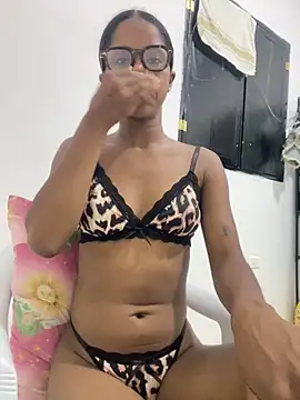 LIA PARKERR online show from April 8, 1:27 am