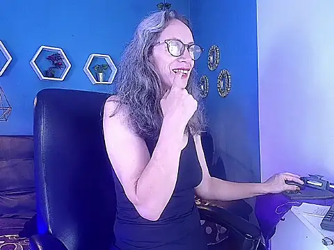 laurasofia45 online show from February 17, 4:02 pm