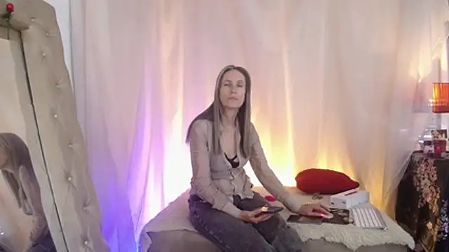 Snapshot of laurasofia45 chatting on June 27, 3:00 am laurasofia45 online show from June 27, 3:00 am