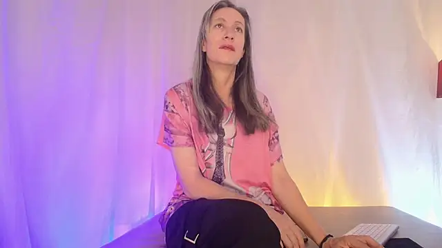 Snapshot of laurasofia45 chatting on July 1, 11:01 am laurasofia45 online show from July 1, 11:01 am