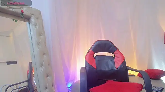 Snapshot of laurasofia45 chatting on July 6, 3:14 am laurasofia45 online show from July 6, 3:14 am