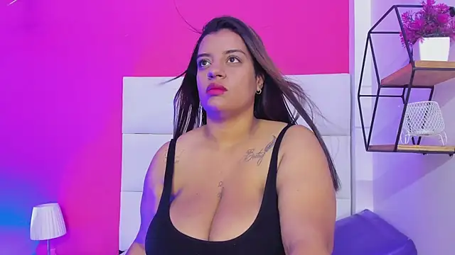 Snapshot of Roxy_sexy69_ chatting on February 28, 3:51 am Roxy sexy69 online show from February 28, 3:51 am