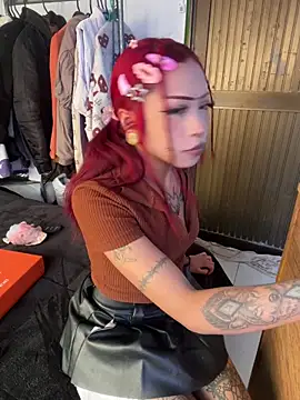 suky pou online show from February 4, 8:25 pm