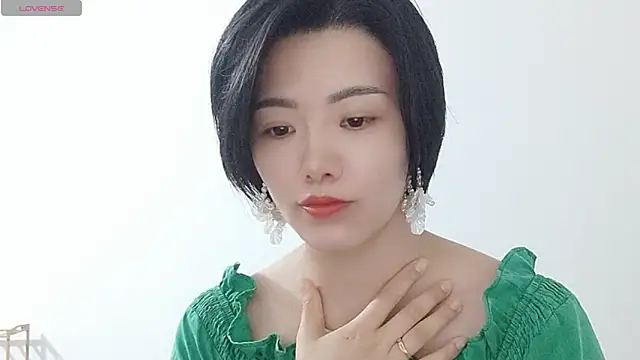 Snapshot of Nikishine chatting on June 5, 7:03 am Nikishine online show from June 5, 7:03 am