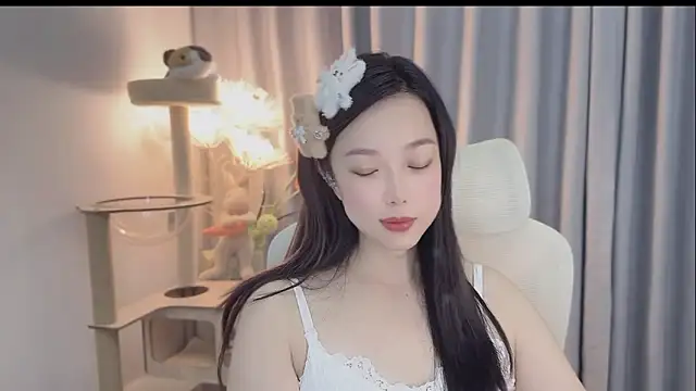 Yumi yuni online show from May 11, 2:45 pm