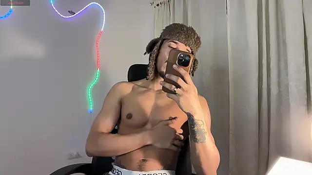 Snapshot of rafael_stone11 chatting on February 28, 2:56 am rafael stone11 online show from February 28, 2:56 am