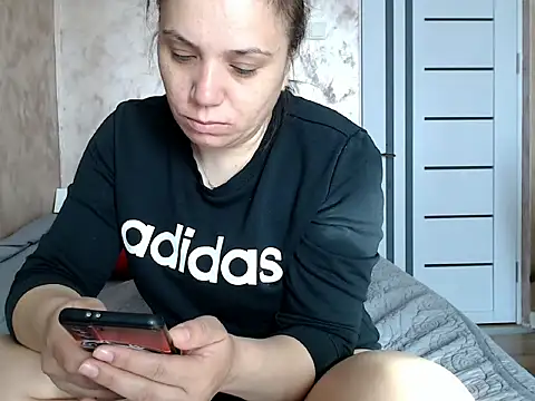 Snapshot of LorraGrey chatting on April 16, 5:41 am LorraGrey online show from April 16, 5:41 am