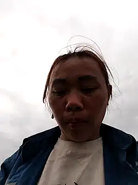 Snapshot of Bella-222 chatting on February 13, 8:32 am Bella-222 online show from February 13, 8:32 am