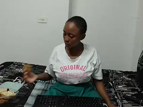 Snapshot of Amari_26 chatting on February 12, 5:41 pm Amari 26 online show from February 12, 5:41 pm