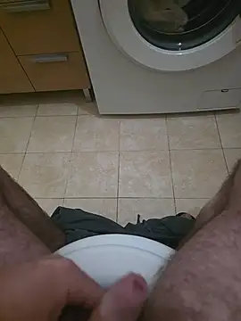 Snapshot of Heyyo3 chatting on February 7, 9:13 am Heyyo3 online show from February 7, 9:13 am